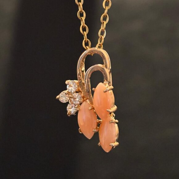 Vintage Coral Pendant Necklace, Dolphin Ore 18K Gold Electroplate - Picture 9 of 9